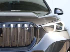BMW iX1 (2023) thumbnail 3