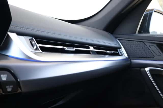 BMW iX1 (2023) thumbnail 35