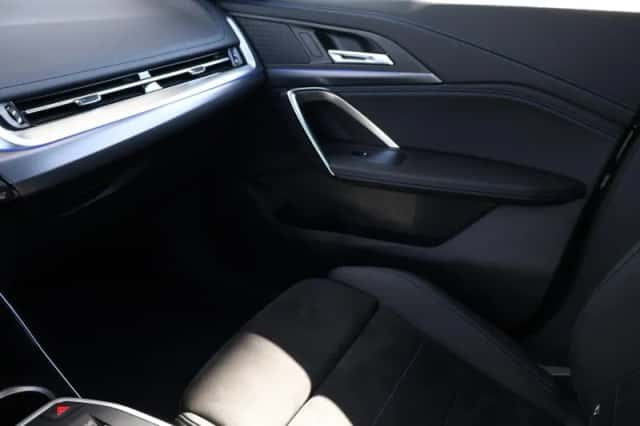 BMW iX1 (2023) thumbnail 36