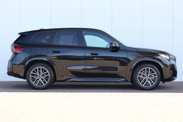 BMW iX1 (2023) thumbnail 5
