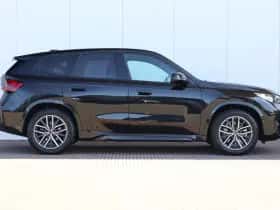 BMW iX1 (2023) thumbnail 5