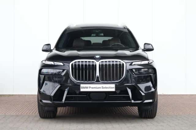 BMW X7 (2023) thumbnail 2