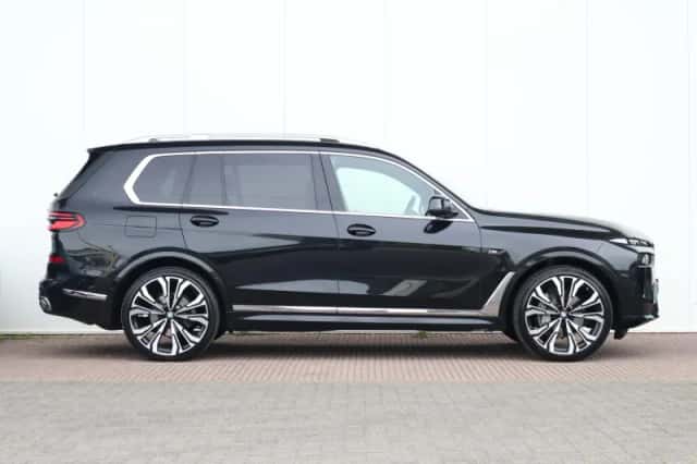 BMW X7 (2023) thumbnail 5