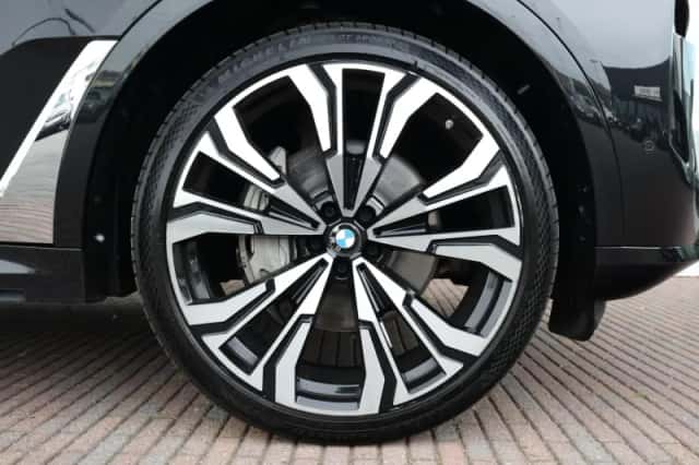 BMW X7 (2023) thumbnail 6