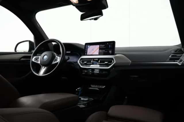 BMW iX3 (2022) thumbnail 10