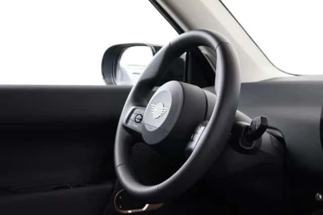 MINI Cooper (2025) thumbnail 11
