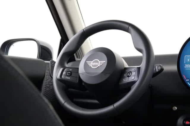MINI Cooper (2025) thumbnail 13