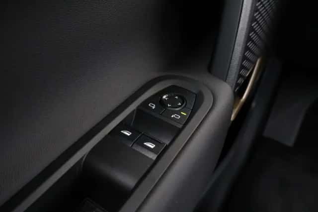 MINI Cooper (2025) thumbnail 15