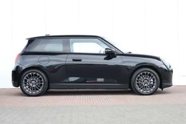 MINI Cooper (2025) thumbnail 5