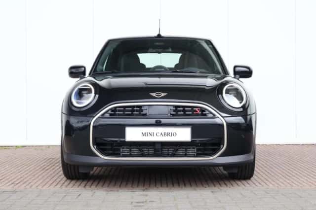 MINI Cabrio (2026) thumbnail 2