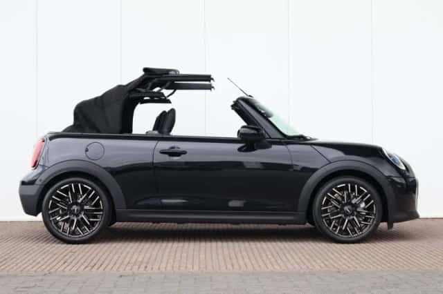 MINI Cabrio (2026) thumbnail 6