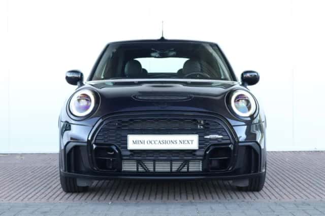 MINI Cabrio (2023) thumbnail 2