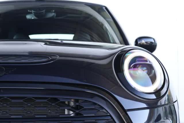 MINI Cabrio (2023) thumbnail 3