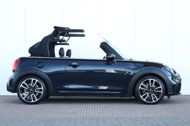 MINI Cabrio (2023) thumbnail 6