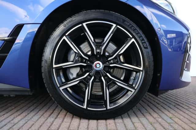 BMW i4 (2022) thumbnail 6