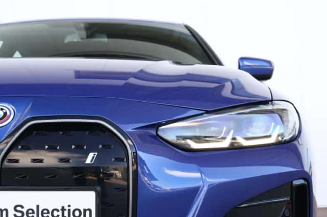 BMW i4 (2022) thumbnail 3