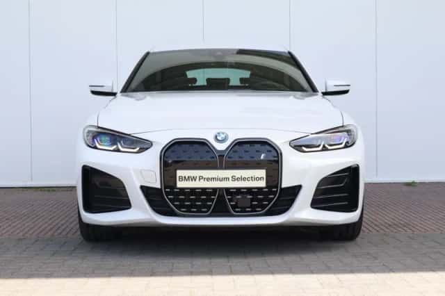 BMW i4 (2023) thumbnail 2