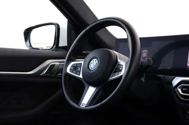 BMW i4 (2023) thumbnail 11