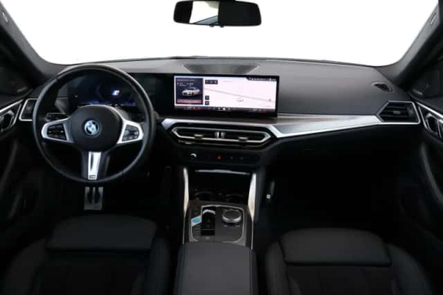 BMW i4 (2023) thumbnail 12
