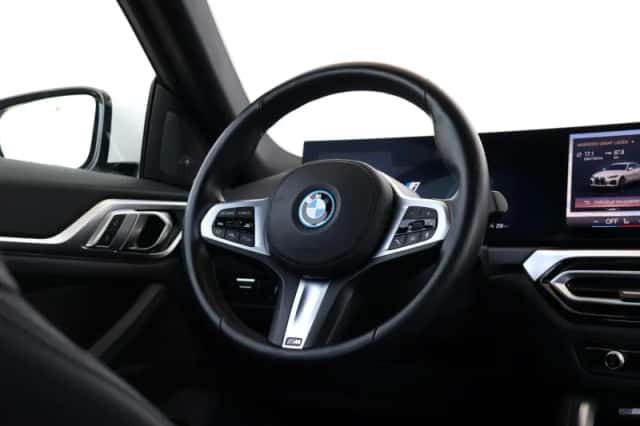 BMW i4 (2023) thumbnail 13