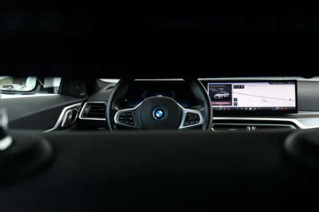 BMW i4 (2023) thumbnail 14