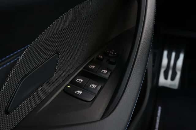 BMW i4 (2023) thumbnail 15