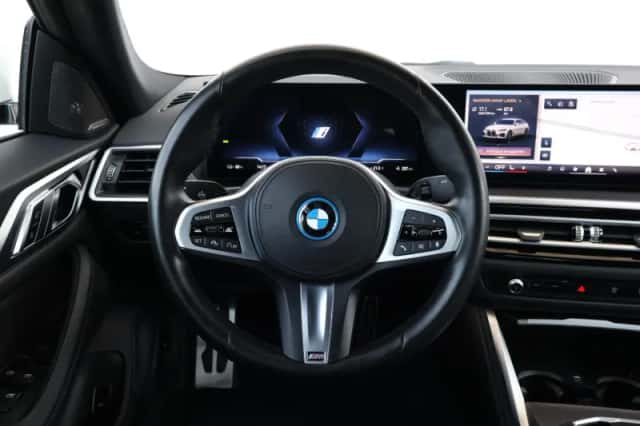 BMW i4 (2023) thumbnail 17