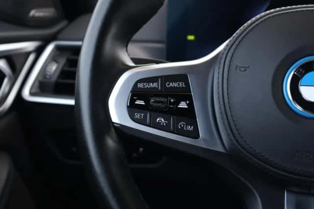 BMW i4 (2023) thumbnail 18
