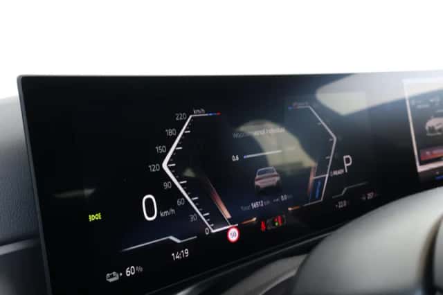 BMW i4 (2023) thumbnail 22