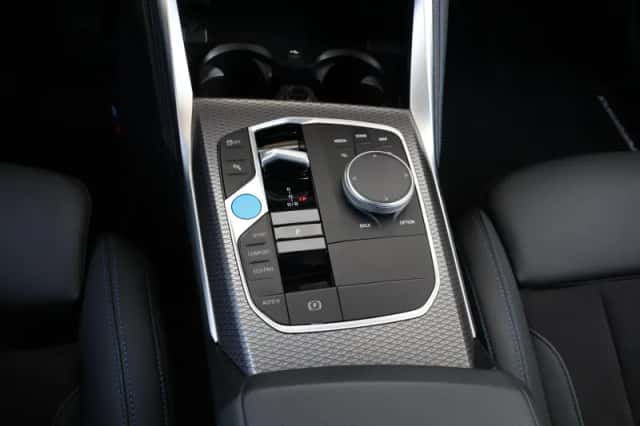 BMW i4 (2023) thumbnail 23