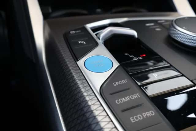 BMW i4 (2023) thumbnail 24