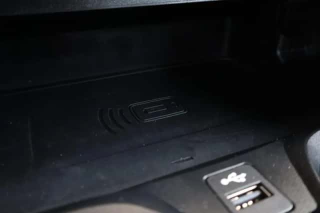 BMW i4 (2023) thumbnail 25