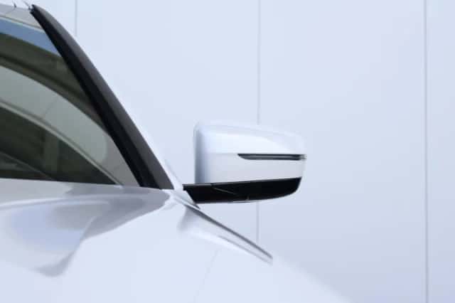 BMW i4 (2023) thumbnail 4