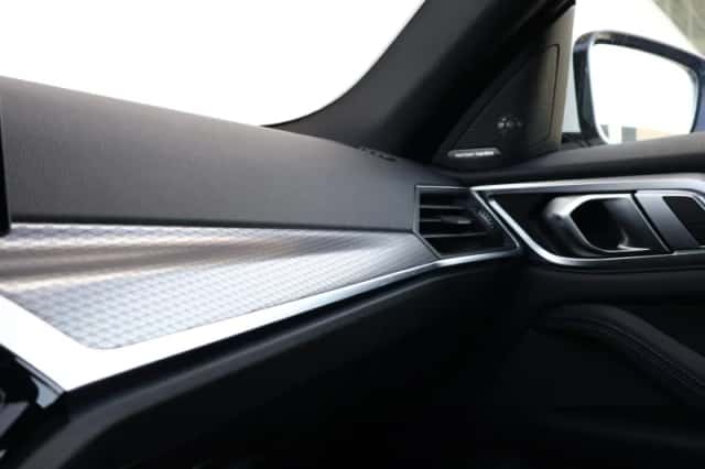 BMW i4 (2023) thumbnail 34