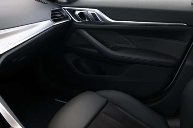 BMW i4 (2023) thumbnail 35
