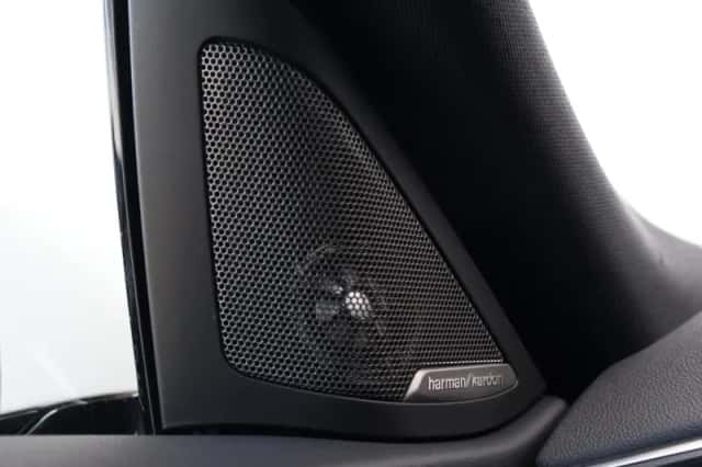 BMW i4 (2023) thumbnail 36