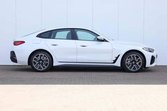 BMW i4 (2023) thumbnail 5