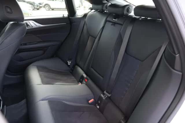 BMW i4 (2023) thumbnail 41
