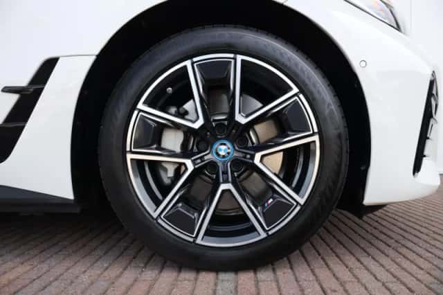 BMW i4 (2023) thumbnail 6