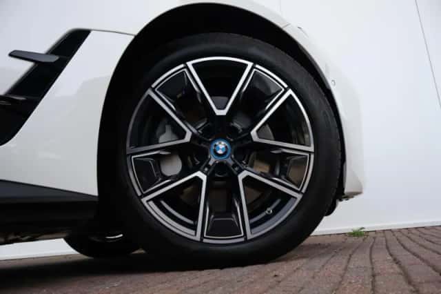 BMW i4 (2023) thumbnail 51