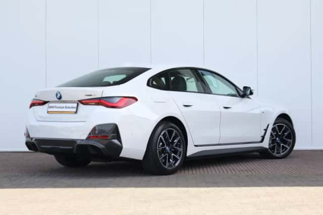 BMW i4 (2023) thumbnail 7