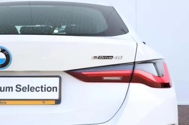 BMW i4 (2023) thumbnail 9