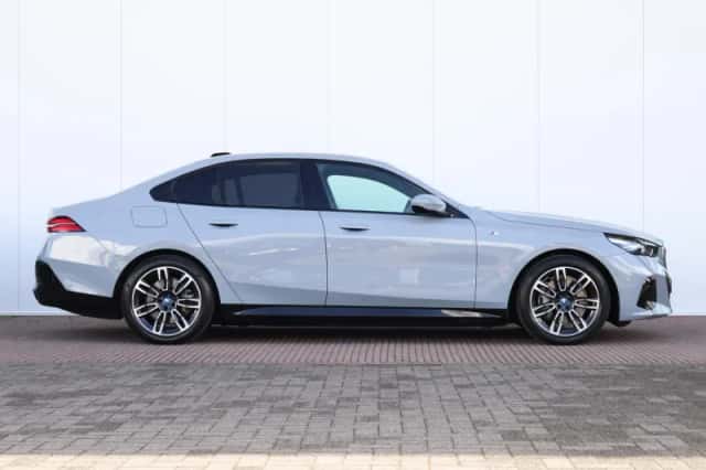 BMW i5 (2024) thumbnail 5