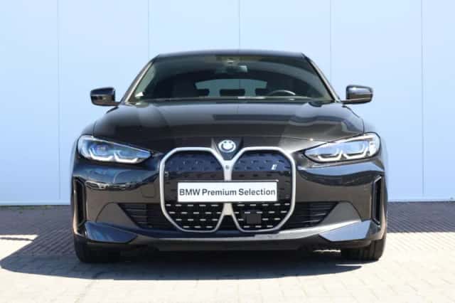 BMW i4 (2022) thumbnail 2