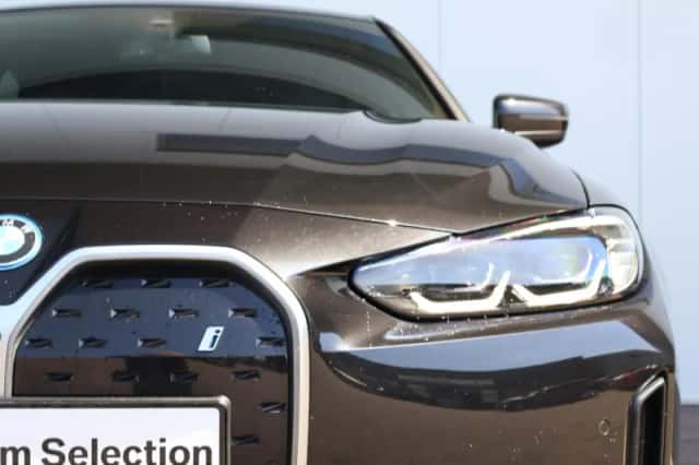 BMW i4 (2022) thumbnail 3