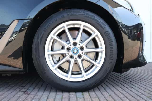 BMW i4 (2022) thumbnail 6