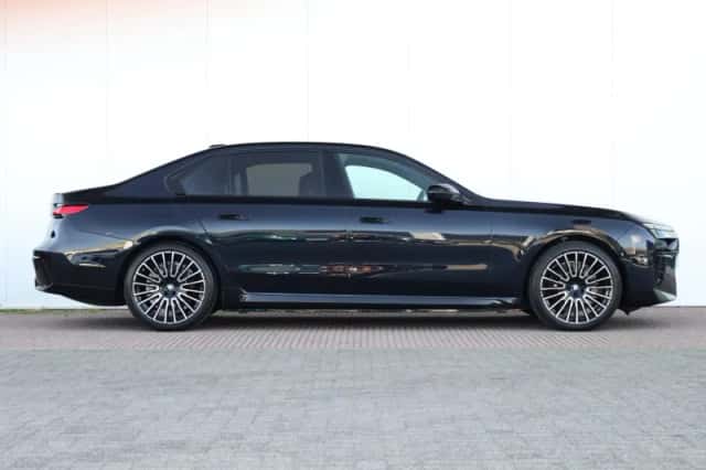 BMW i7 (2026) thumbnail 5