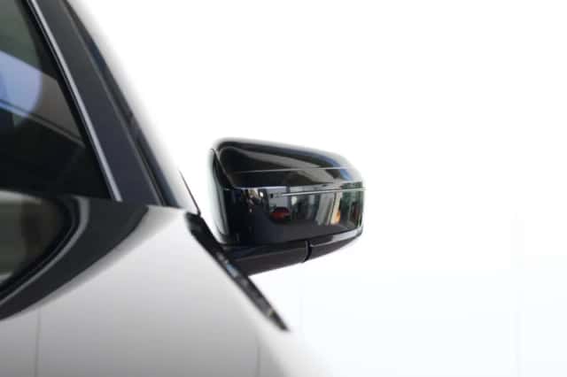 BMW iX (2026) thumbnail 4