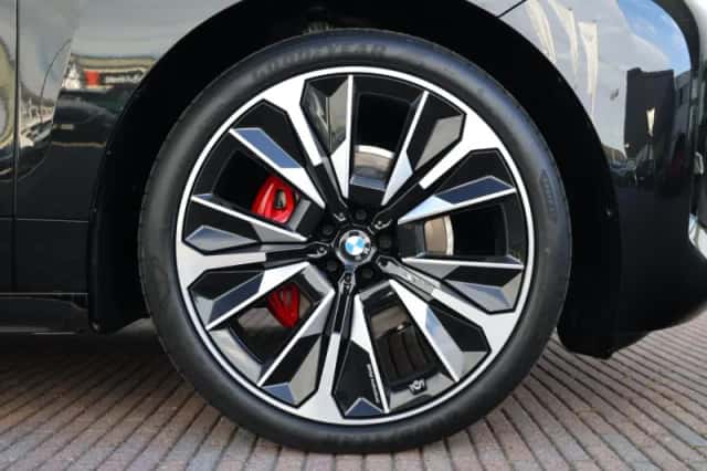 BMW iX (2026) thumbnail 6