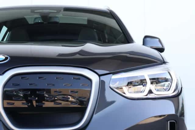 BMW iX3 (2021) thumbnail 3